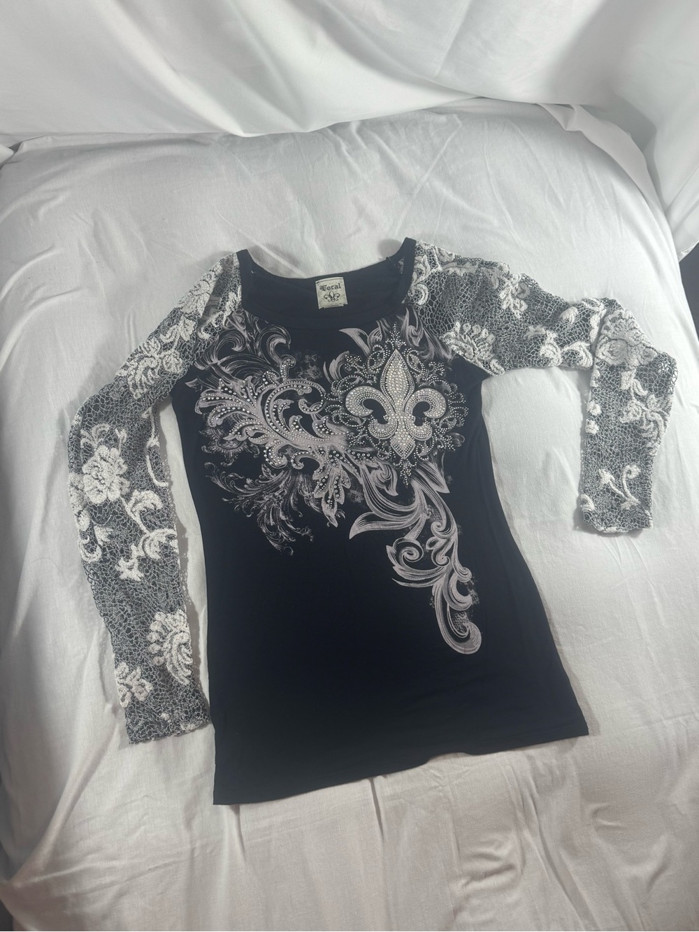 Vocal Y2K Black Long-Sleeve Shirt Fleur-de-Lis White Lace Sleeves Large Goth